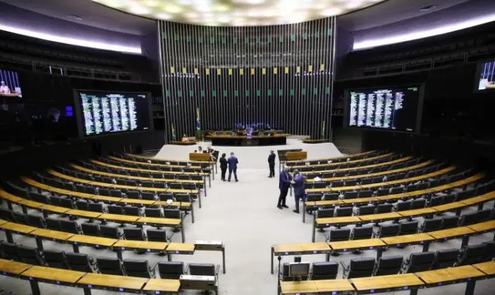 Deputados aprovam urgência para projeto que cria adicional para servidores do Judiciário; acompanhe